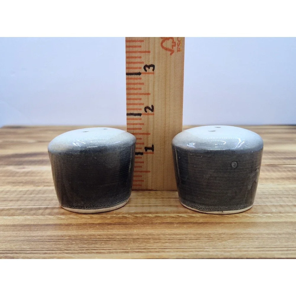 Vintage Hand Made Ceramic‎ Salt & Pepper Shakers Stone Wear Pottery Reto Glaze